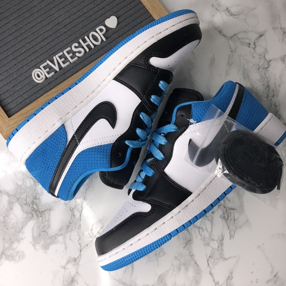 Jordan 1 Retro Low - Picture 2 of 4